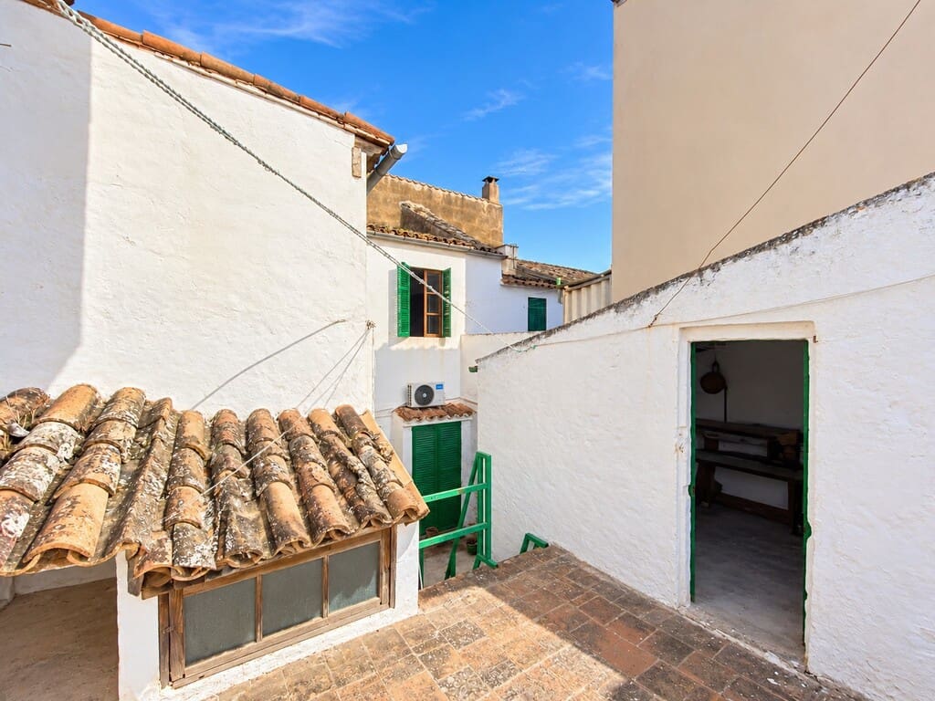6 bedroom Townhouse for sale in Alcudia with garage - € 735,000 (Ref: 10176378)