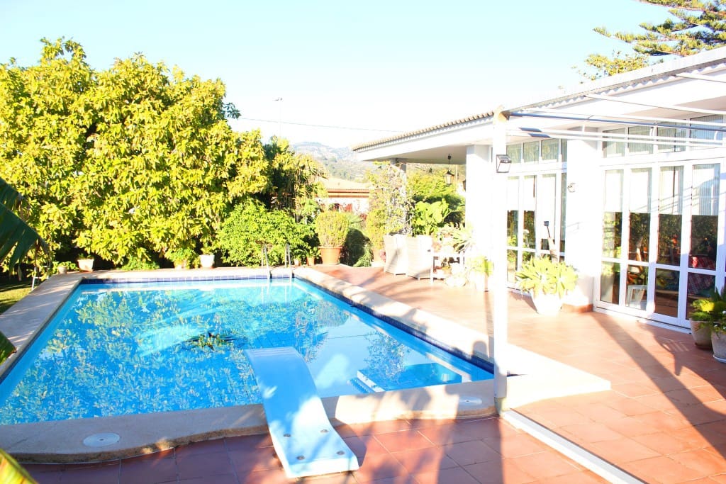 4 bedroom Villa for sale in Palmanyola with pool garage - € 1,200,000 (Ref: 8555127)