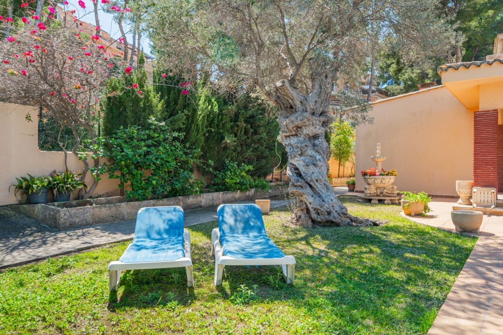 5 bedroom Villa for sale in Santa Ponsa with pool - € 1,950,000 (Ref: 9927981)
