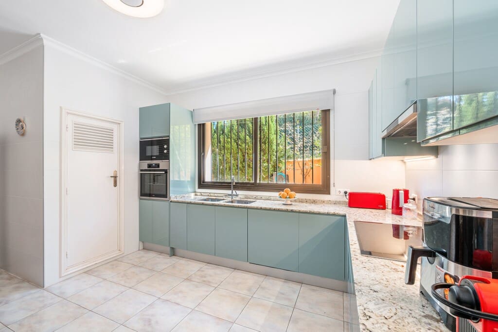 5 bedroom Villa for sale in Santa Ponsa with pool - € 1,950,000 (Ref: 9927981)