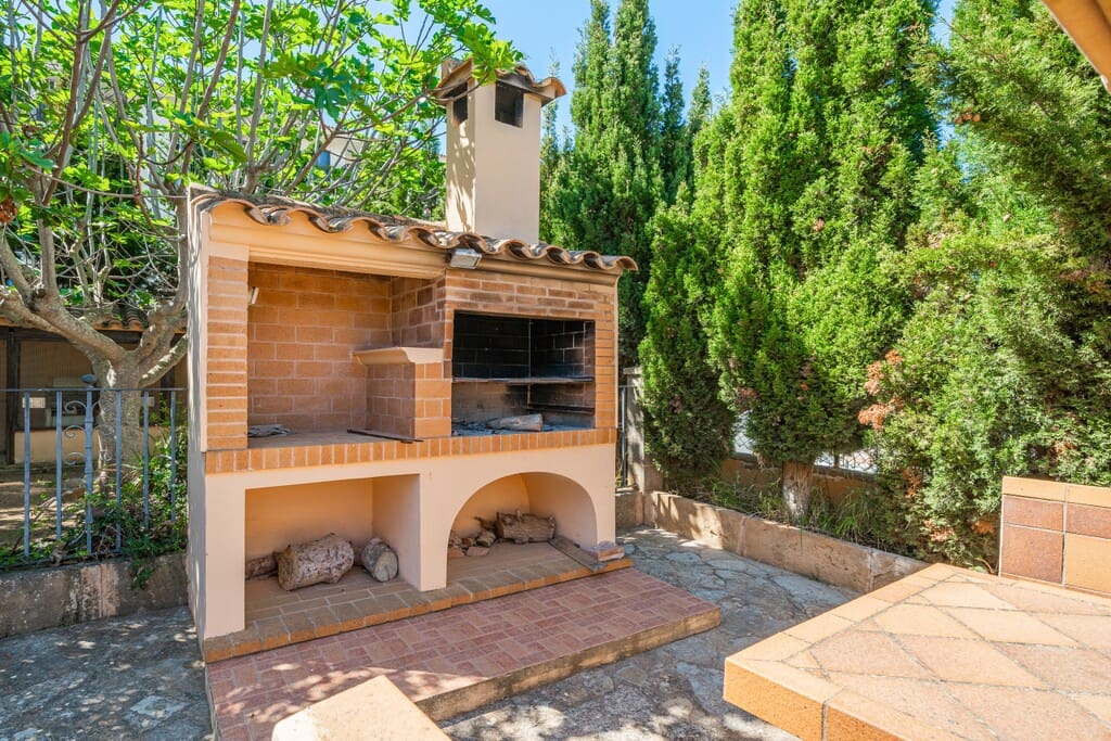 5 bedroom Villa for sale in Santa Ponsa with pool - € 1,950,000 (Ref: 9927981)
