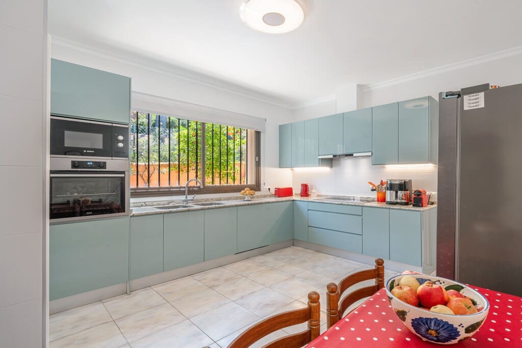 5 bedroom Villa for sale in Santa Ponsa with pool - € 1,950,000 (Ref: 9927981)