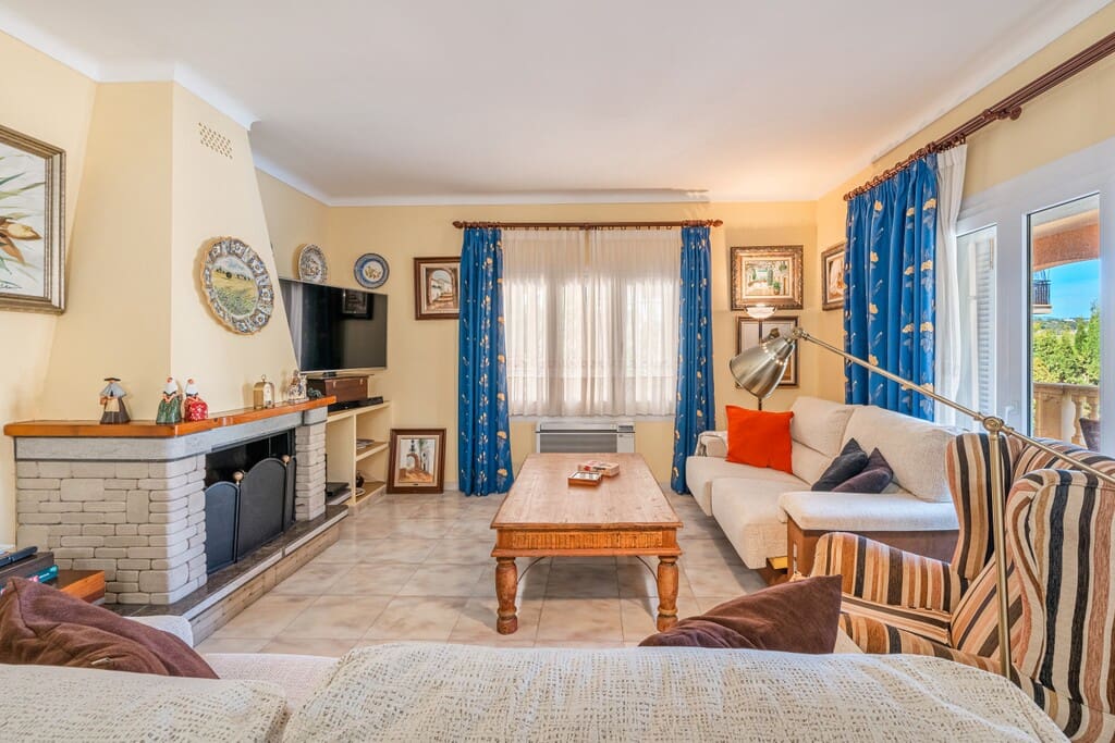 5 bedroom Villa for sale in Santa Ponsa with pool - € 1,950,000 (Ref: 9927981)