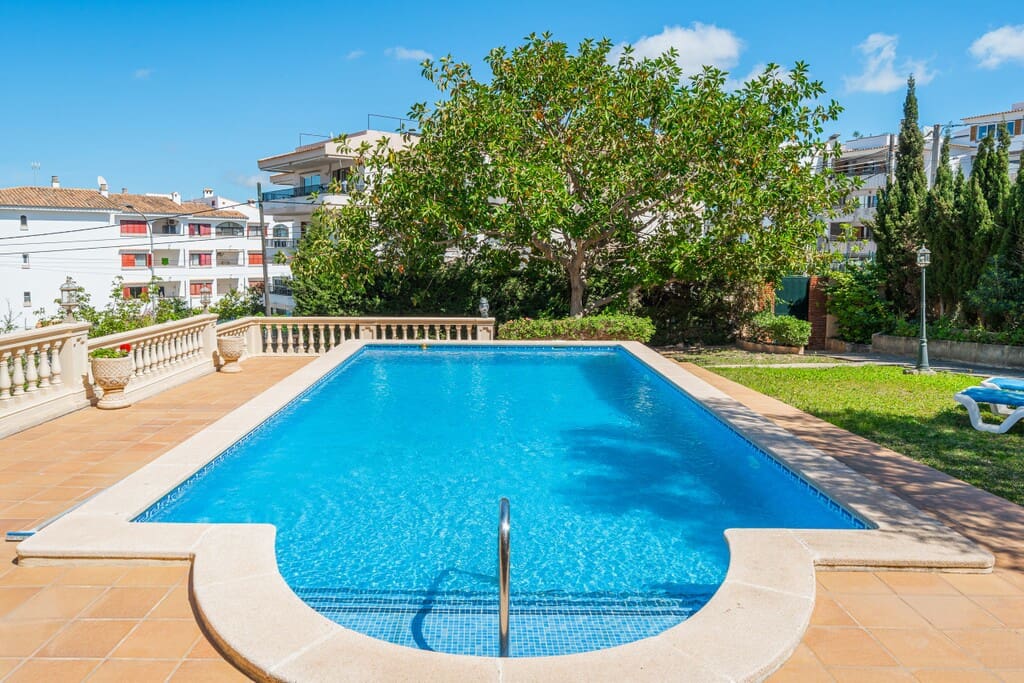 5 bedroom Villa for sale in Santa Ponsa with pool - € 1,950,000 (Ref: 9927981)