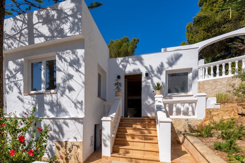 5 bedroom Villa for sale in Costa de la Calma with pool - € 1,650,000 (Ref: 9927984)