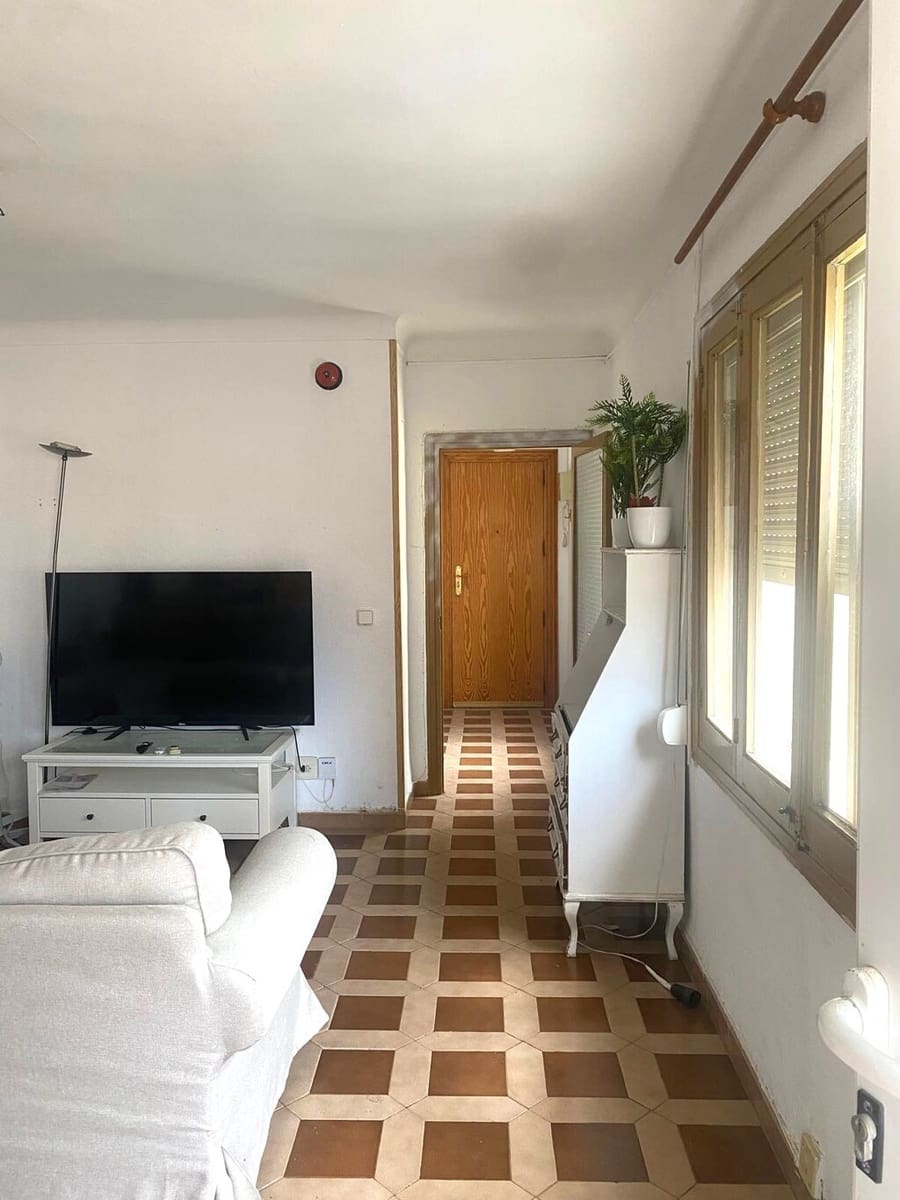 3 bedroom Apartment for sale in Palma de Mallorca - € 350,000 (Ref: 9927989)