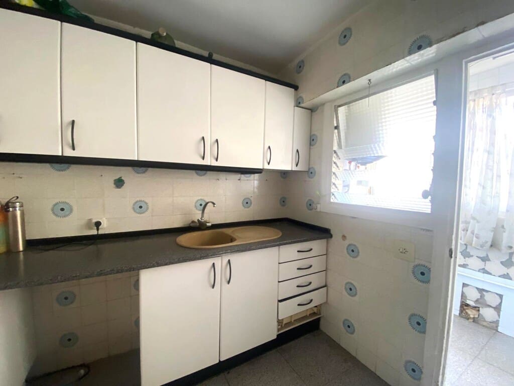3 bedroom Apartment for sale in Palma de Mallorca - € 350,000 (Ref: 9927989)
