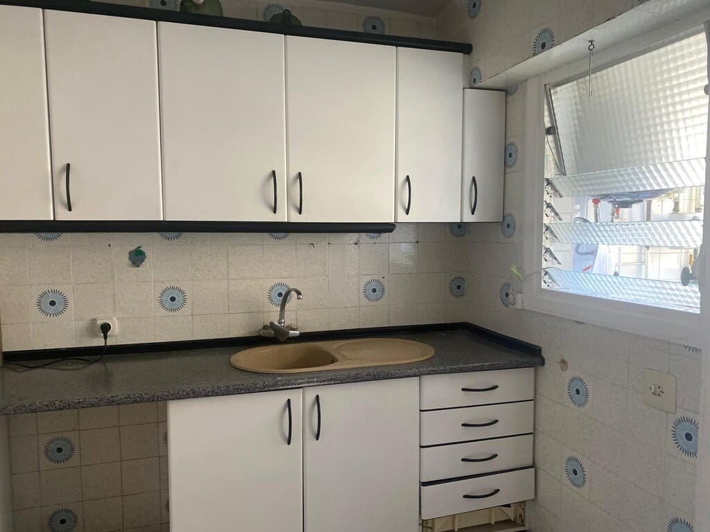 3 bedroom Apartment for sale in Palma de Mallorca - € 350,000 (Ref: 9927989)