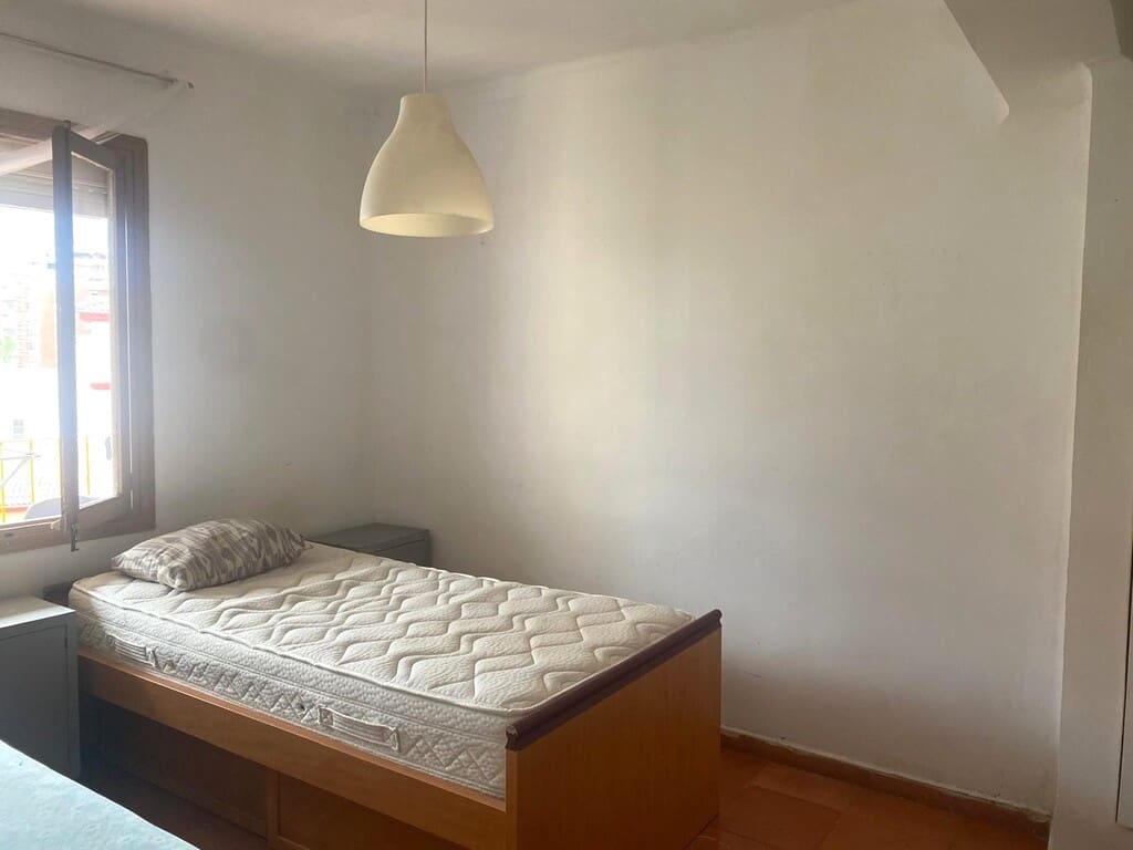 3 bedroom Apartment for sale in Palma de Mallorca - € 350,000 (Ref: 9927989)