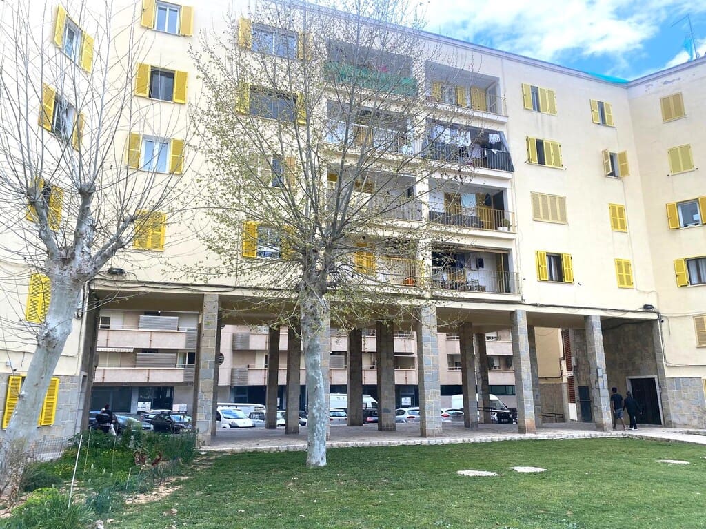 3 bedroom Apartment for sale in Palma de Mallorca - € 350,000 (Ref: 9927989)