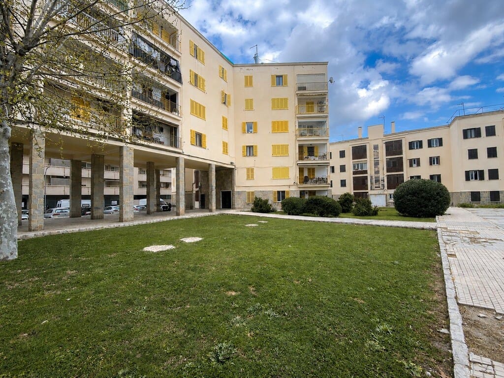 3 bedroom Apartment for sale in Palma de Mallorca - € 280,000 (Ref: 9927989)
