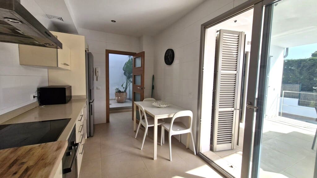 4 bedroom Villa for rent in Alcudia with pool garage - € 3,000 (Ref: 9927990)