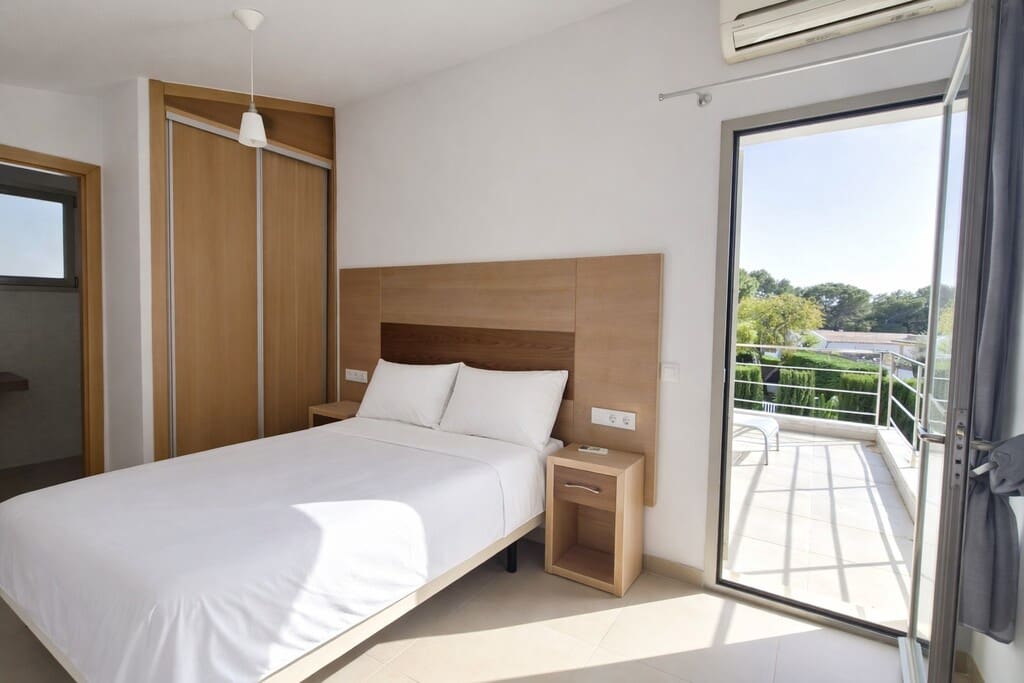 4 bedroom Villa for rent in Alcudia with pool garage - € 3,000 (Ref: 9927990)