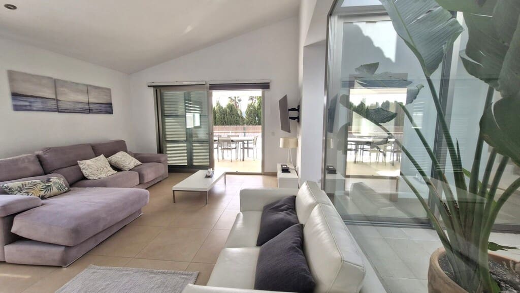 4 bedroom Villa for rent in Alcudia with pool garage - € 3,000 (Ref: 9927990)