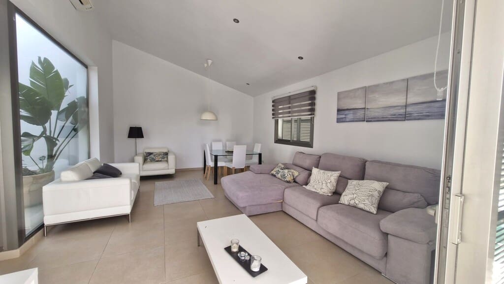 4 bedroom Villa for rent in Alcudia with pool garage - € 3,000 (Ref: 9927990)