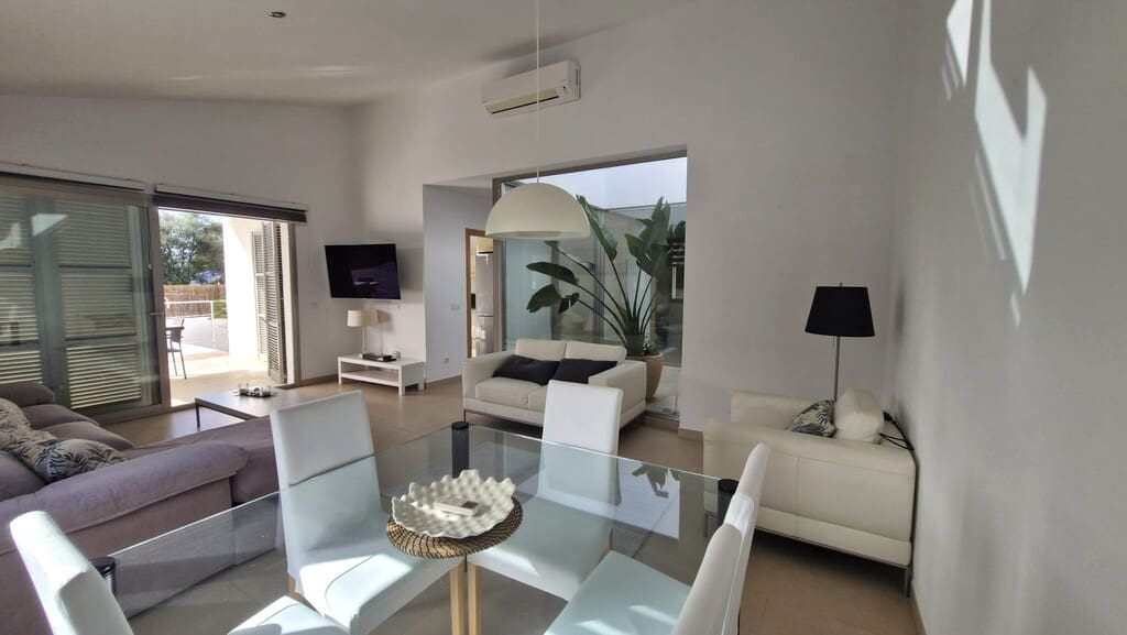 4 bedroom Villa for rent in Alcudia with pool garage - € 3,000 (Ref: 9927990)