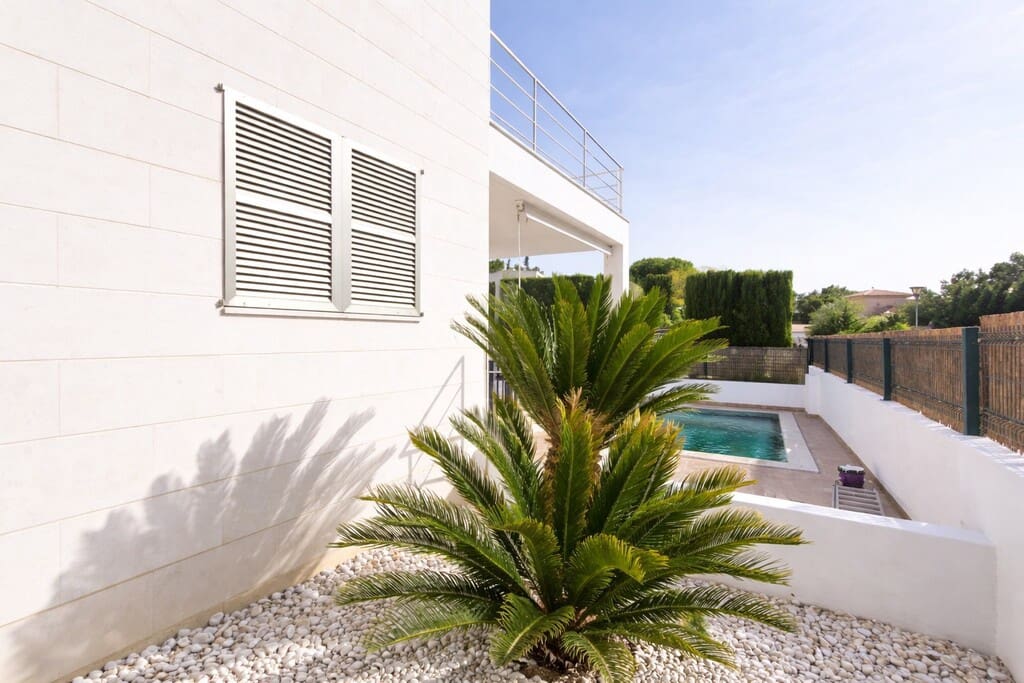 4 bedroom Villa for rent in Alcudia with pool garage - € 3,000 (Ref: 9927990)