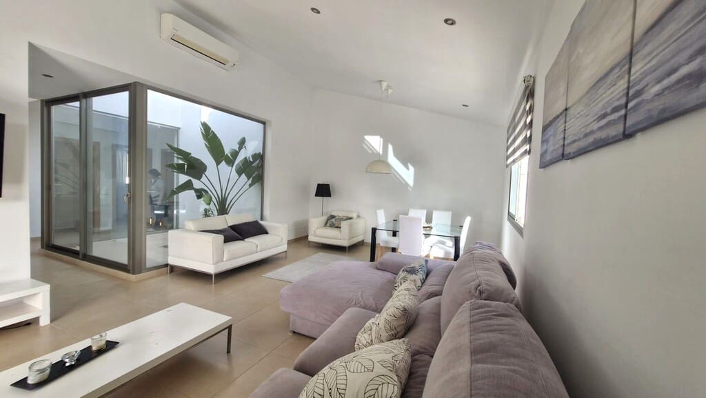 4 bedroom Villa for rent in Alcudia with pool garage - € 3,000 (Ref: 9927990)