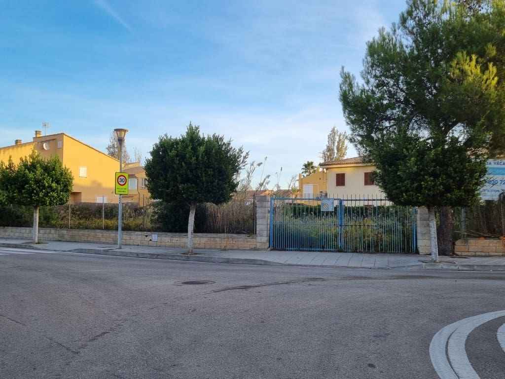 Undeveloped Land for sale in Puerto de Alcudia - € 460,000 (Ref: 9927993)