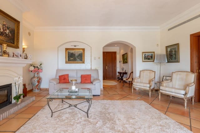 5 soveværelse Villa til salg i Elviria, Marbella med swimmingpool garage - € 2.068.000 (Ref: 10000480)