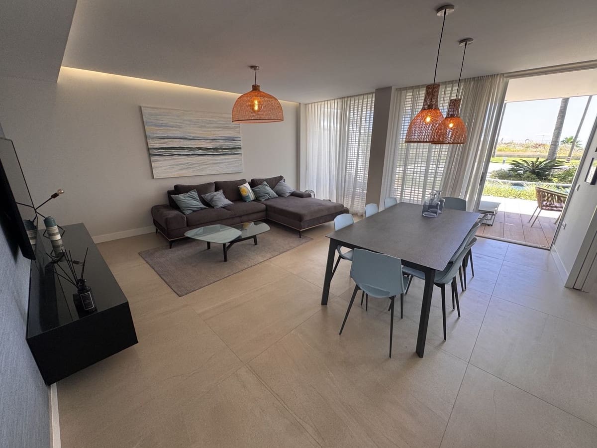 2 bedroom Beach Apartment for sale in Estepona - € 898,000 (Ref: 10039219)