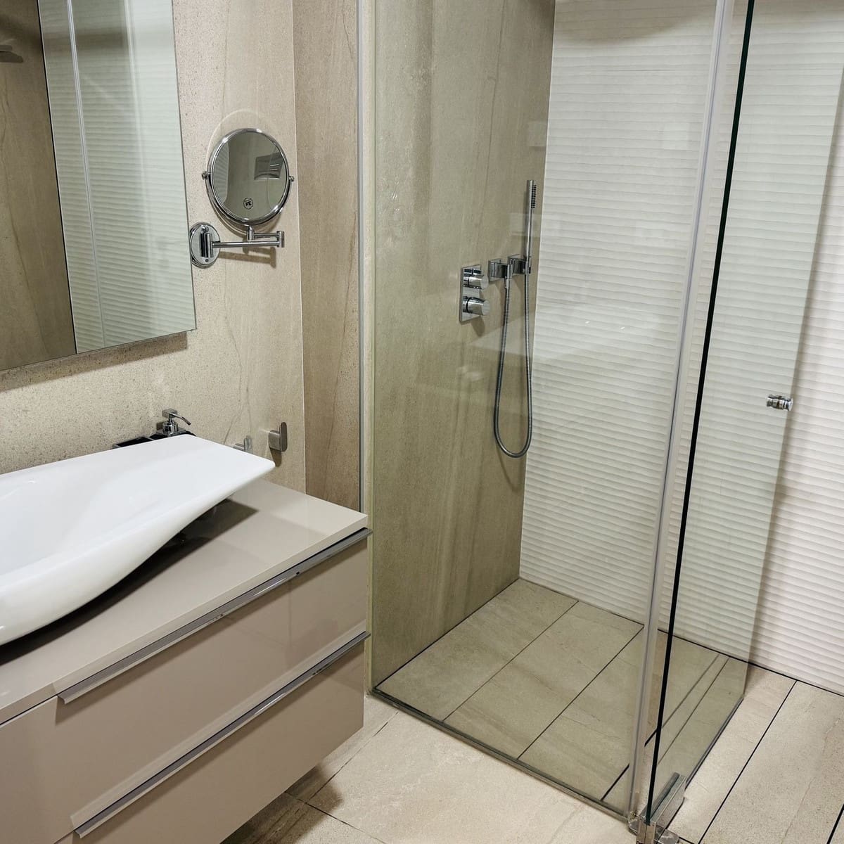 2 bedroom Beach Apartment for sale in Estepona - € 898,000 (Ref: 10039219)