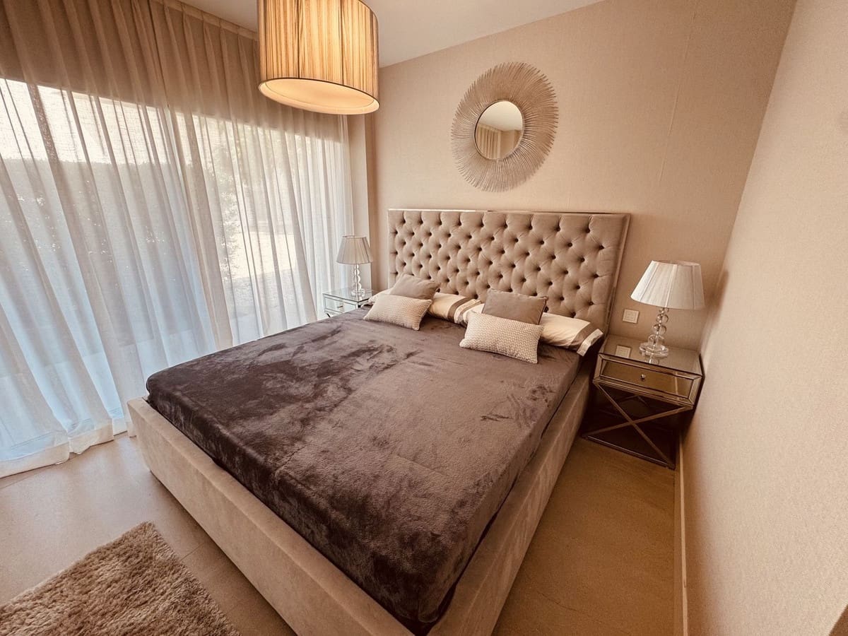 2 bedroom Beach Apartment for sale in Estepona - € 898,000 (Ref: 10039219)