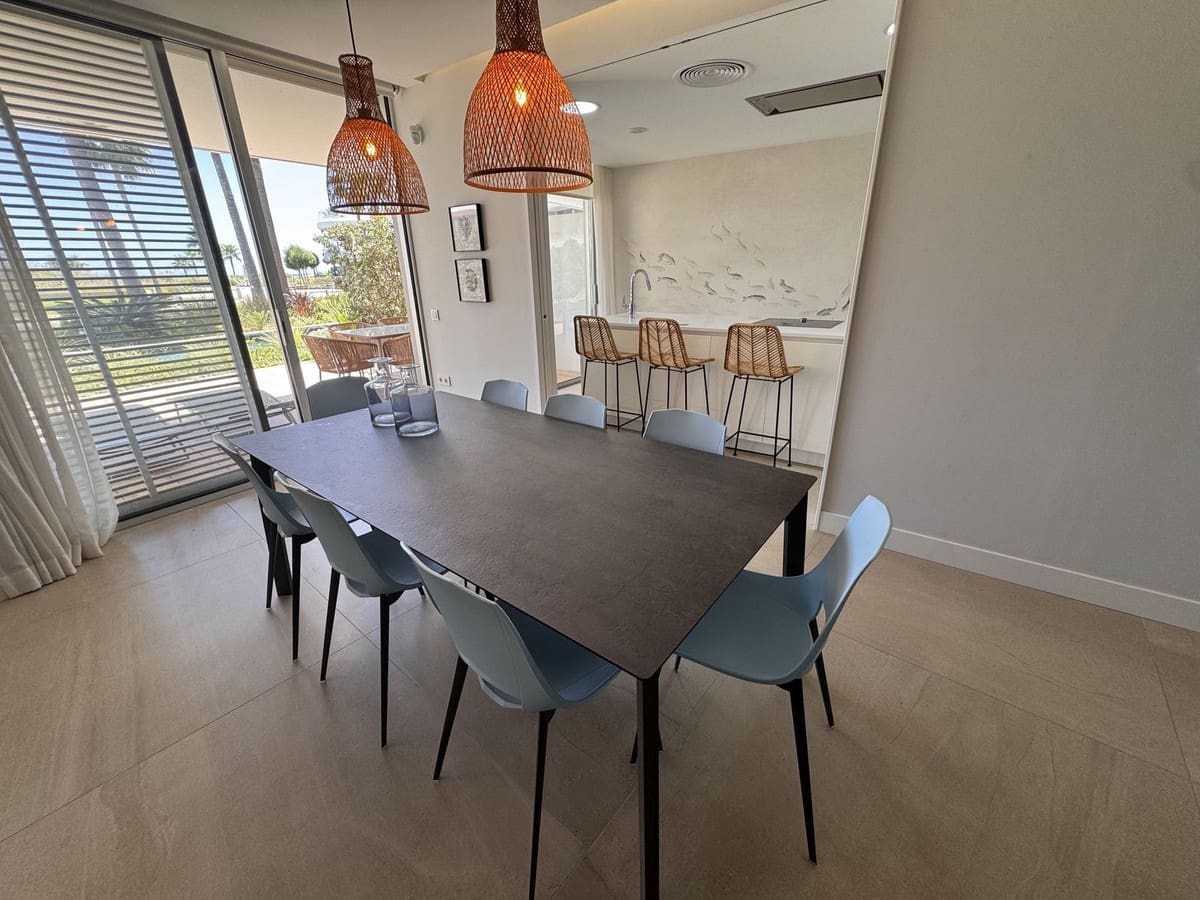 2 bedroom Beach Apartment for sale in Estepona - € 898,000 (Ref: 10039219)