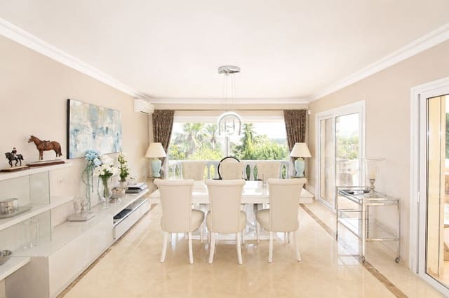 4 makuuhuone Huvila myytävänä paikassa Elviria, Marbella mukana uima-altaan 
autotalli - 1 500 000 € (Ref: 10044255)