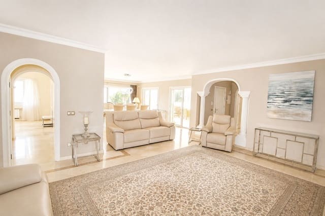 4 makuuhuone Huvila myytävänä paikassa Elviria, Marbella mukana uima-altaan 
autotalli - 1 500 000 € (Ref: 10044255)