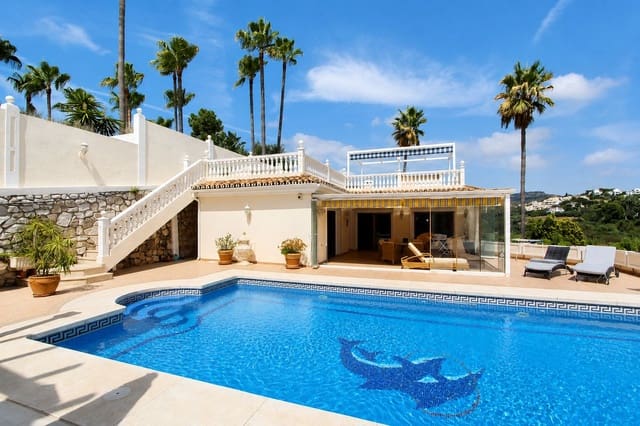 4 makuuhuone Huvila myytävänä paikassa Elviria, Marbella mukana uima-altaan 
autotalli - 1 500 000 € (Ref: 10044255)