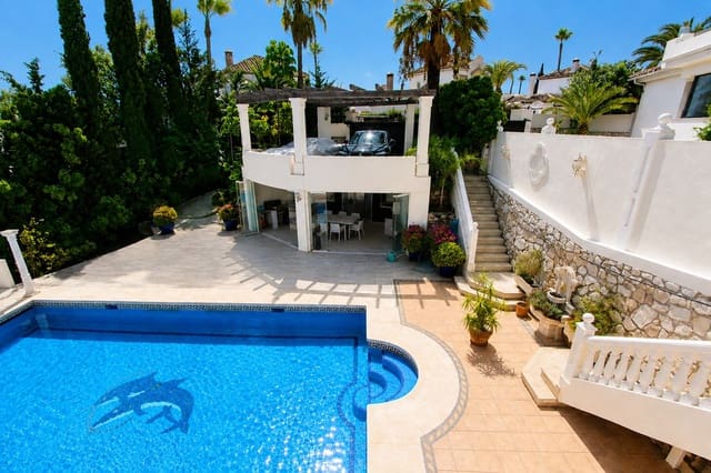 4 makuuhuone Huvila myytävänä paikassa Elviria, Marbella mukana uima-altaan 
autotalli - 1 500 000 € (Ref: 10044255)