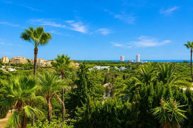 4 makuuhuone Huvila myytävänä paikassa Elviria, Marbella mukana uima-altaan 
autotalli - 1 500 000 € (Ref: 10044255)