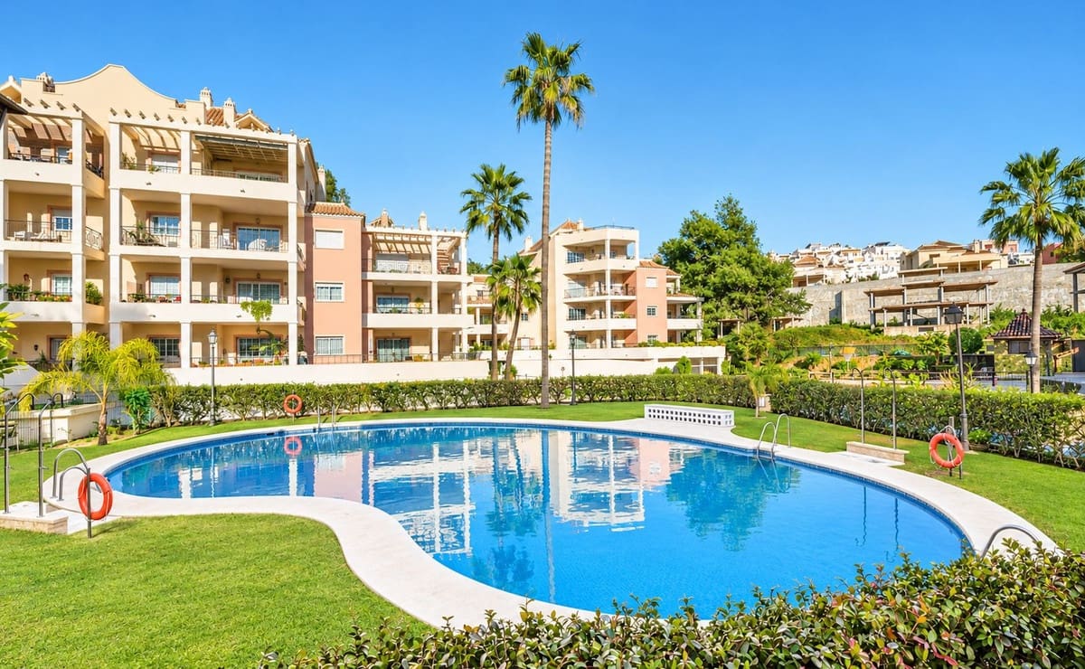 3 chambre Appartement à vendre à Nueva Andalucia avec piscine garage - 575 000 € (Ref: 10113448)