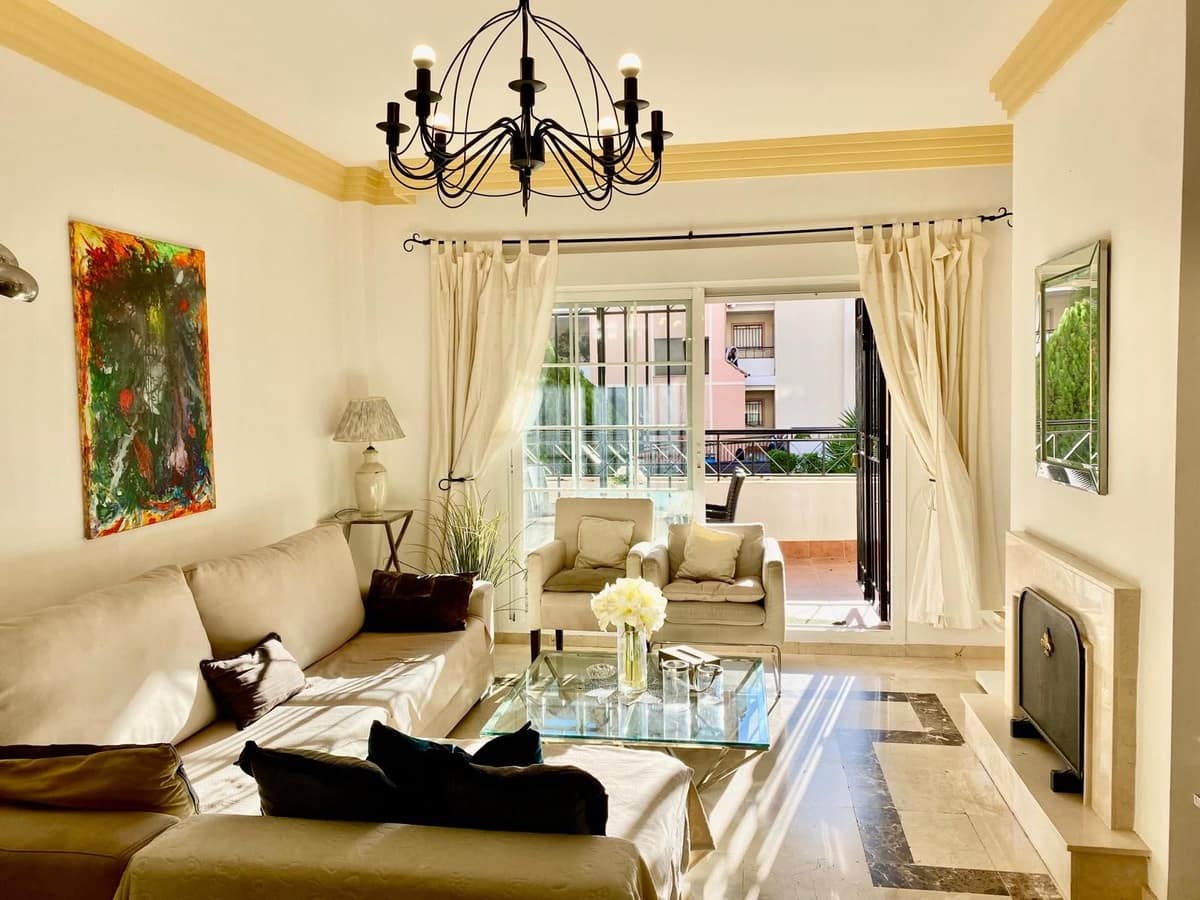 3 chambre Appartement à vendre à Nueva Andalucia avec piscine garage - 575 000 € (Ref: 10113448)