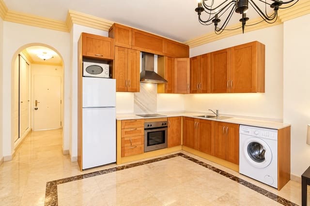 3 soveværelse Lejlighed til salg i Nueva Andalucia, Marbella med swimmingpool garage - € 575.000 (Ref: 10113448)