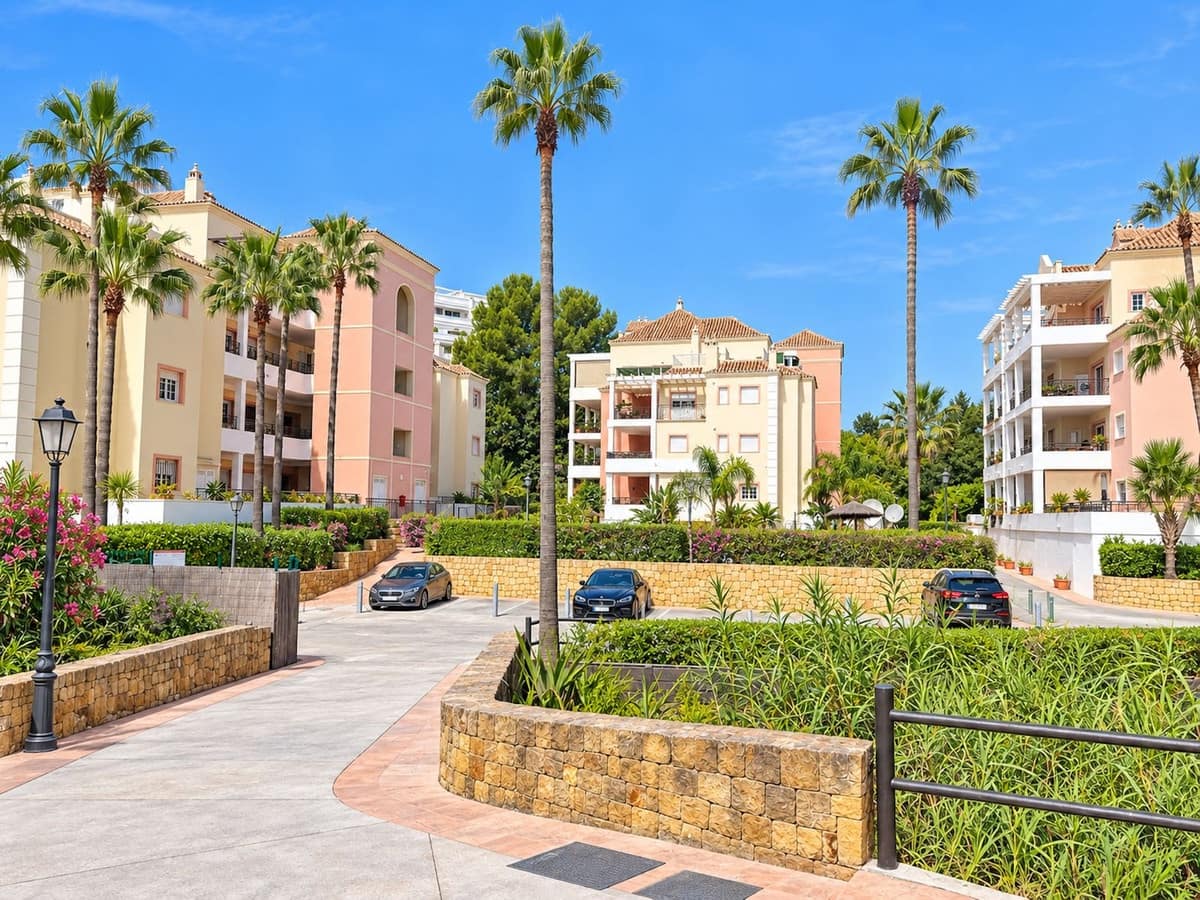 3 bedroom Apartment for sale in Nueva Andalucia with pool garage - € 575,000 (Ref: 10113448)