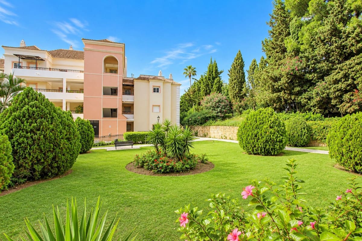 3 bedroom Apartment for sale in Nueva Andalucia with pool garage - € 575,000 (Ref: 10113448)