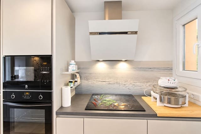 Apartamento de 2 habitaciones en Cabopino, Marbella en venta con piscina garaje - 489.000 € (Ref: 10118219)