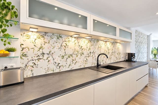 Apartamento de 2 habitaciones en Cabopino, Marbella en venta con piscina garaje - 489.000 € (Ref: 10118219)
