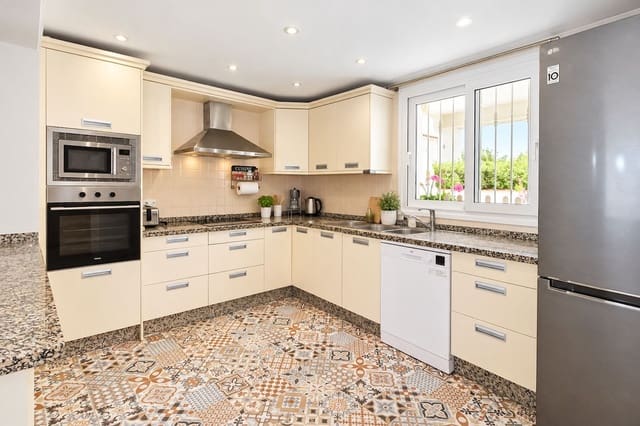 3 Zimmer Villa zu verkaufen in El Rosario, Marbella mit Pool Garage - 850.000 € (Ref: 10158394)