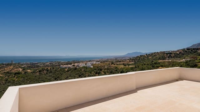 5 sypialnia Willa na sprzedaż w Los Monteros, Marbella z basenem garażem - 2 950 000 € (Ref: 6961838)