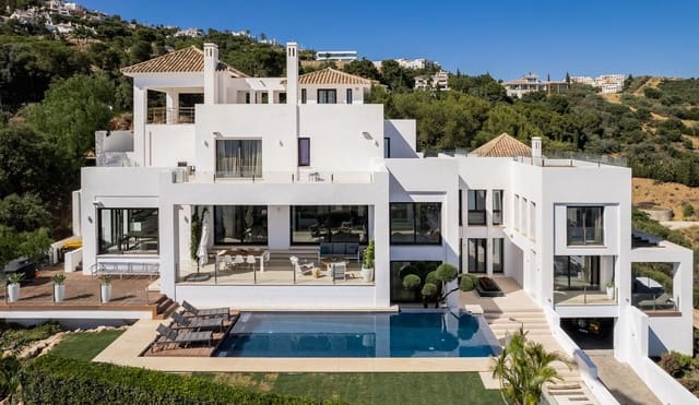 5 sypialnia Willa na sprzedaż w Los Monteros, Marbella z basenem garażem - 2 950 000 € (Ref: 6961838)