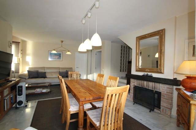 2 makuuhuone Omakotitalo myytävänä paikassa Calahonda, Mijas mukana uima-altaan 
autotalli - 375 000 € (Ref: 7873317)