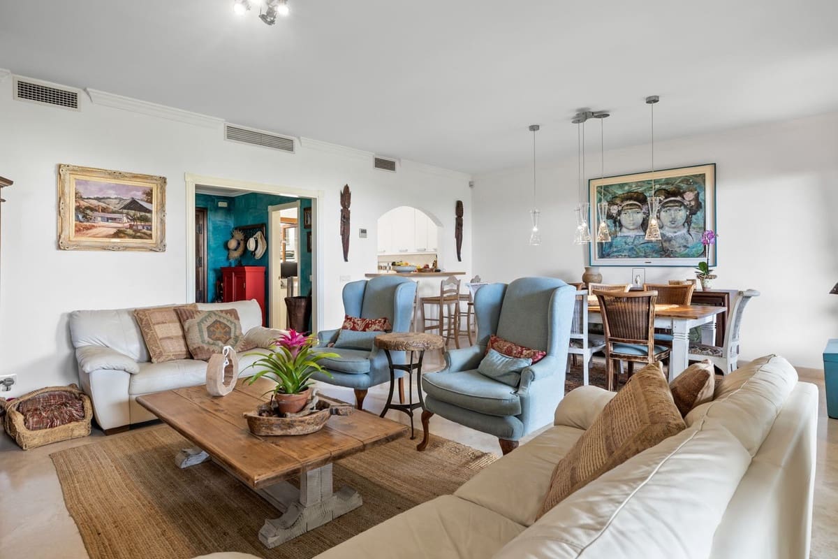 4 bedroom Terraced Villa for sale in El Paraiso, Estepona with pool €