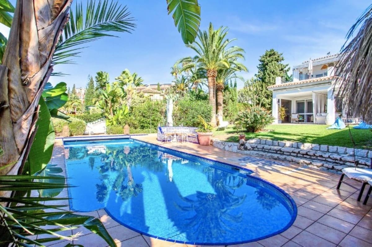 6 soveværelse Villa til salg i Marbesa med swimmingpool garage - € 2.150.000 (Ref: 8138701)