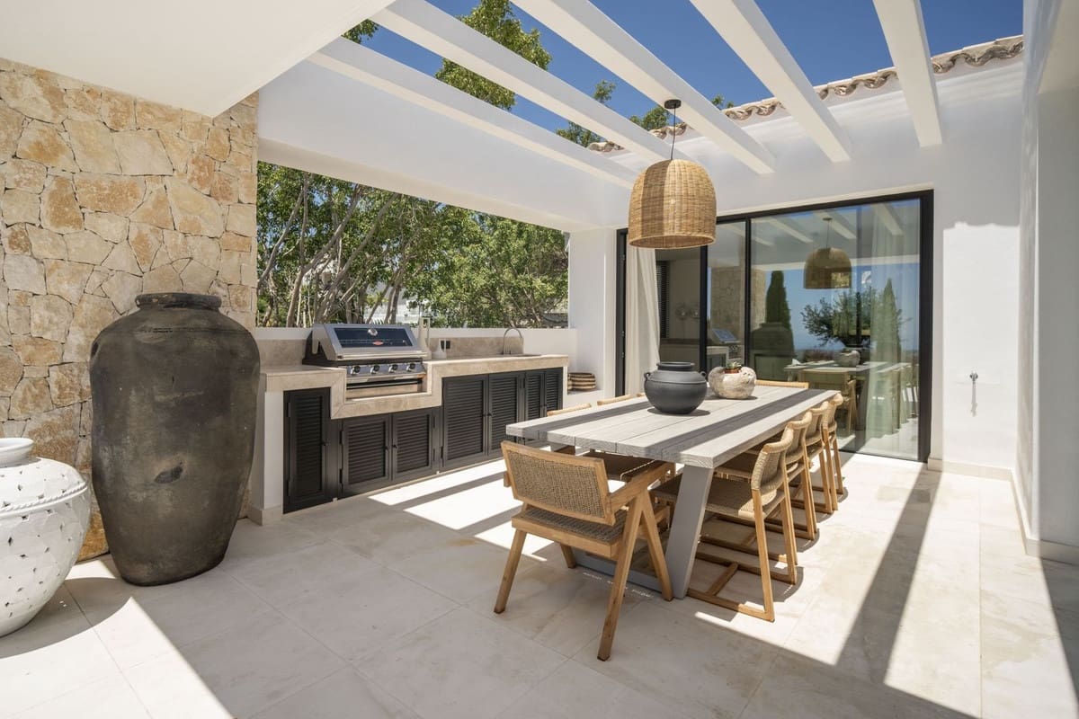8 bedroom Villa for sale in Benahavis with pool garage - € 9,980,000 (Ref: 8379509)