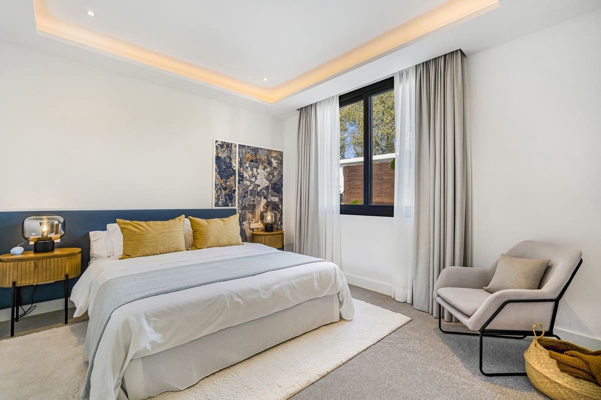 6 soverom Villa til salgs i Golden Mile med svømmebasseng garasje - € 5 900 000 (Ref: 8774103)