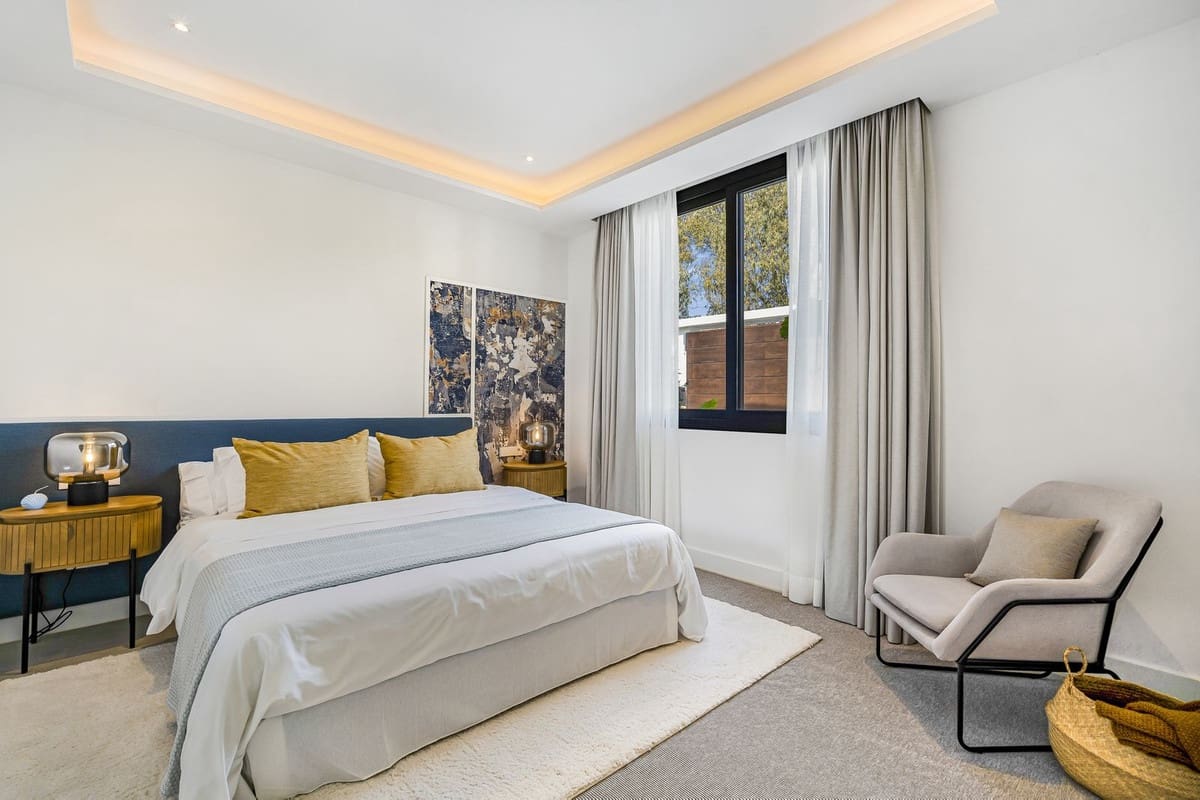 6 bedroom Villa for sale in Golden Mile with pool garage - € 5,495,000 (Ref: 8774103)