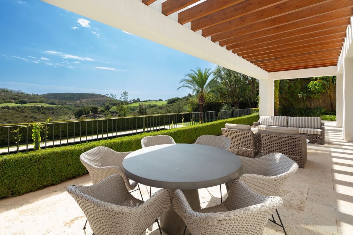 6 bedroom Villa for sale in Bahia de Casares with pool garage - € 4,600,000 (Ref: 8811906)